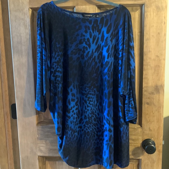 IMAN Tops - NWOT IMAN Blue & Black animal print top with Dolman sleeve & side gather XL